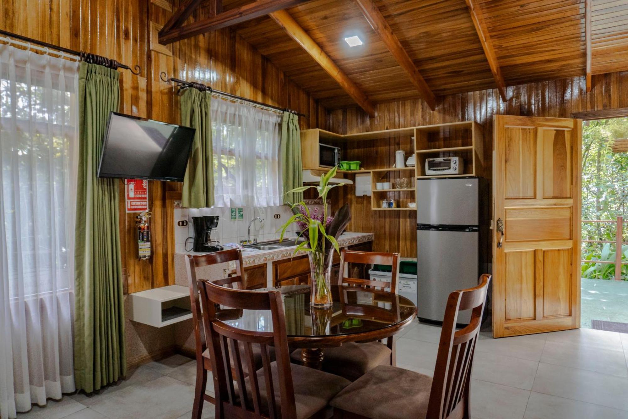 Los Pinos Cabins & Reserve Monteverde Room photo