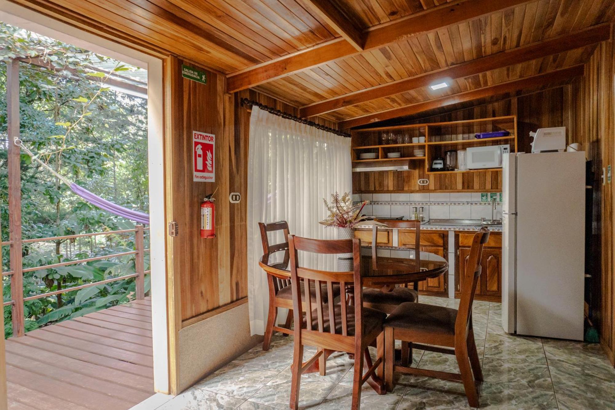 Los Pinos Cabins & Reserve Monteverde Room photo